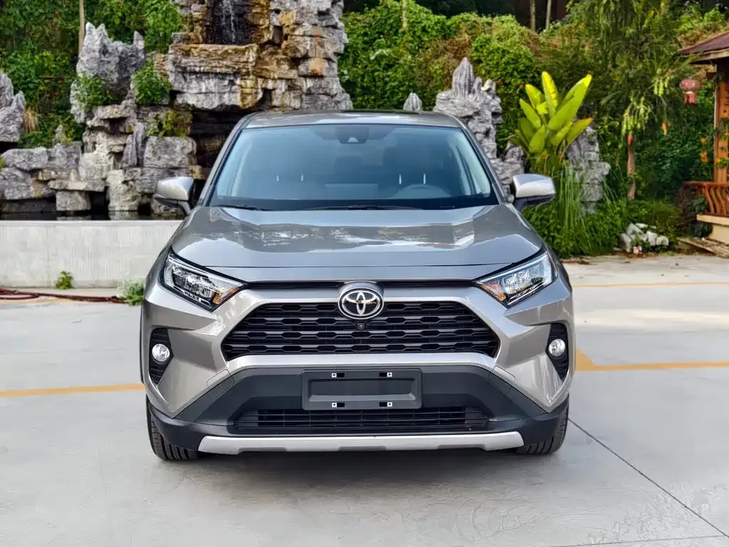 Toyota RAV4 — фото 8