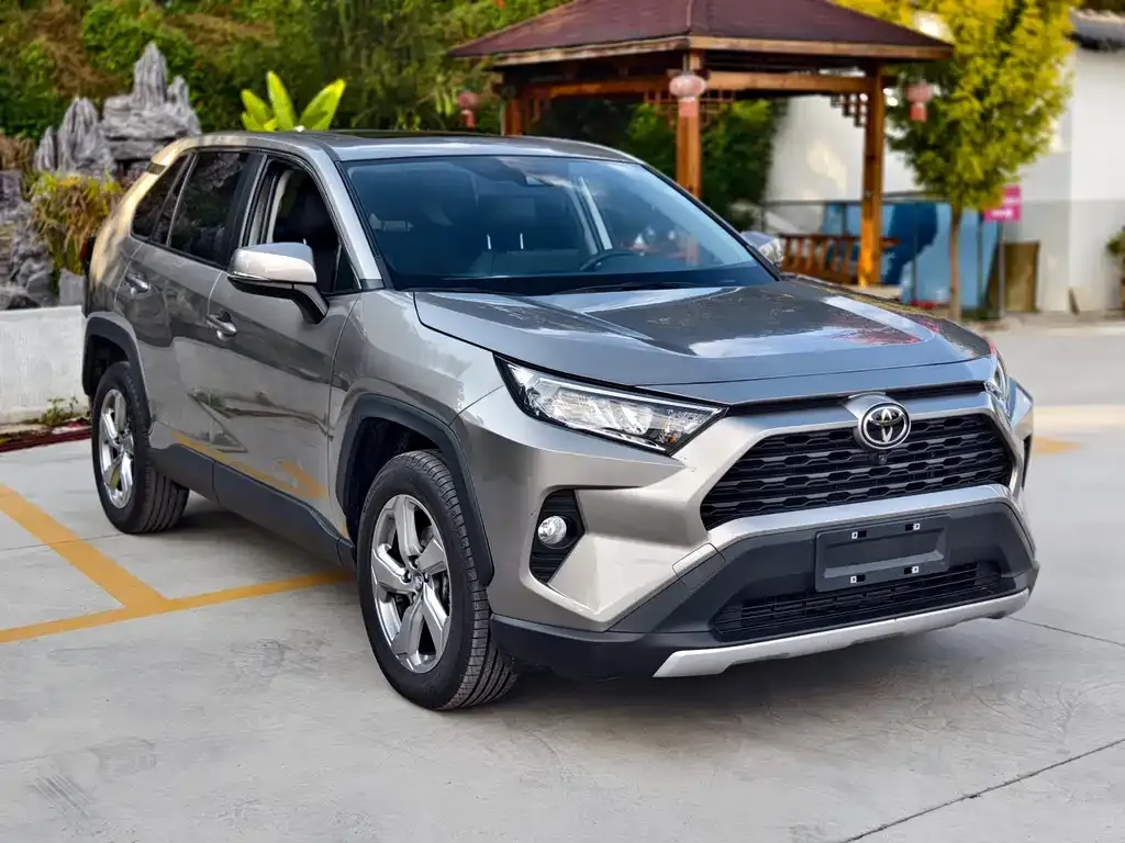Toyota RAV4 — фото 6
