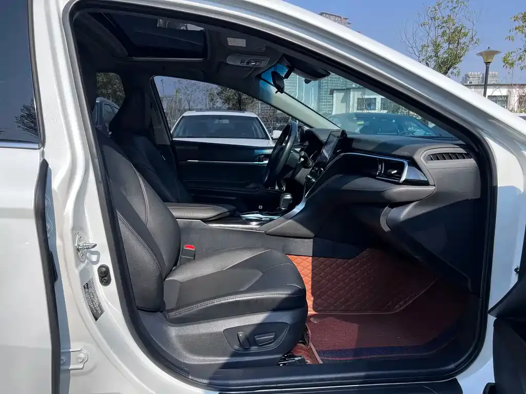 Toyota Camry 2021 из CN, фото 2