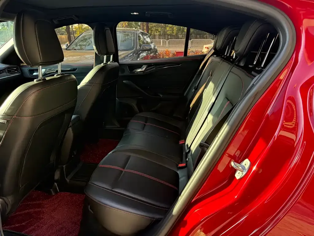 Ford Focus 2022 из CN, фото 10