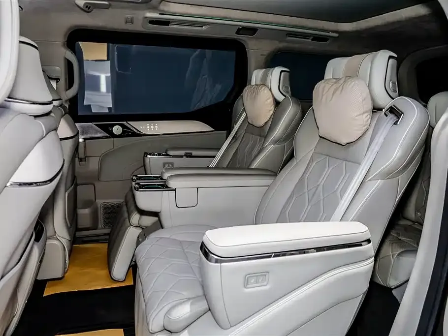 Volvo EM90 2024 из CN, фото 10