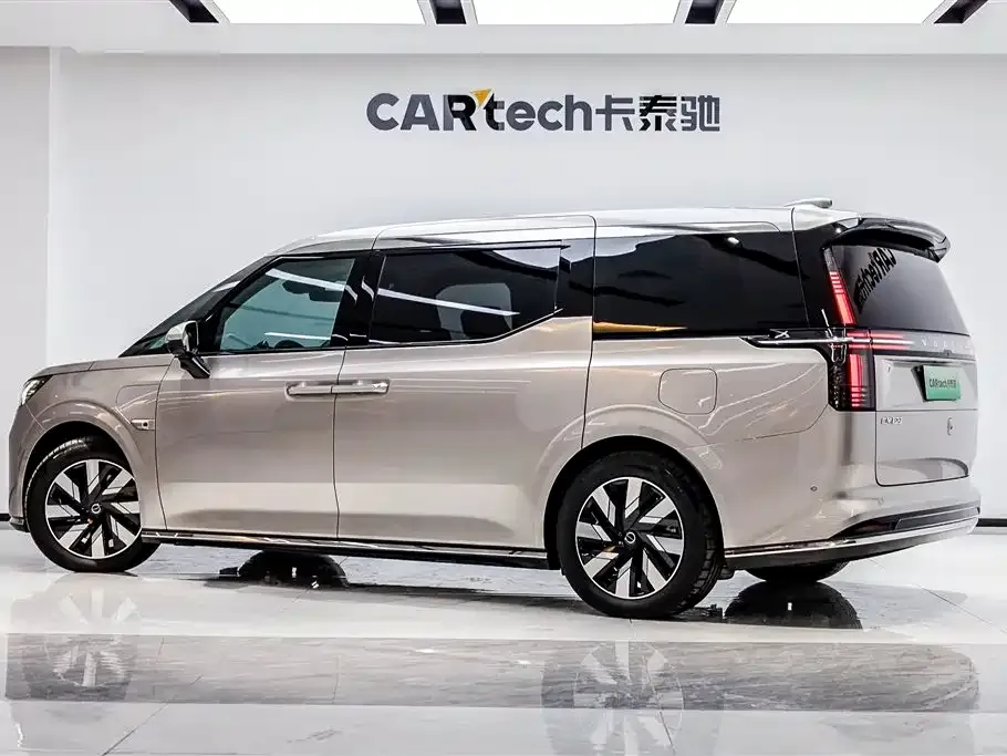 Volvo EM90 2024 из CN, фото 3