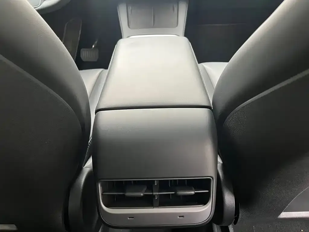 Tesla Model Y 2023 из CN, фото 7