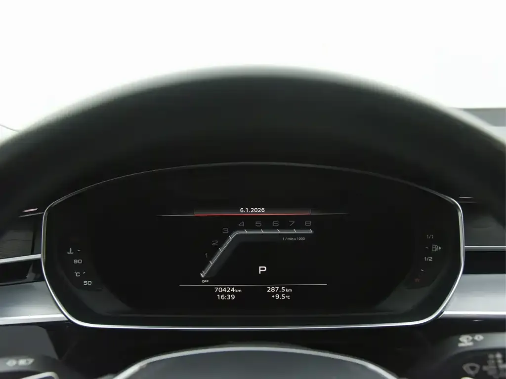 Audi A8 2022 из CN, фото 2