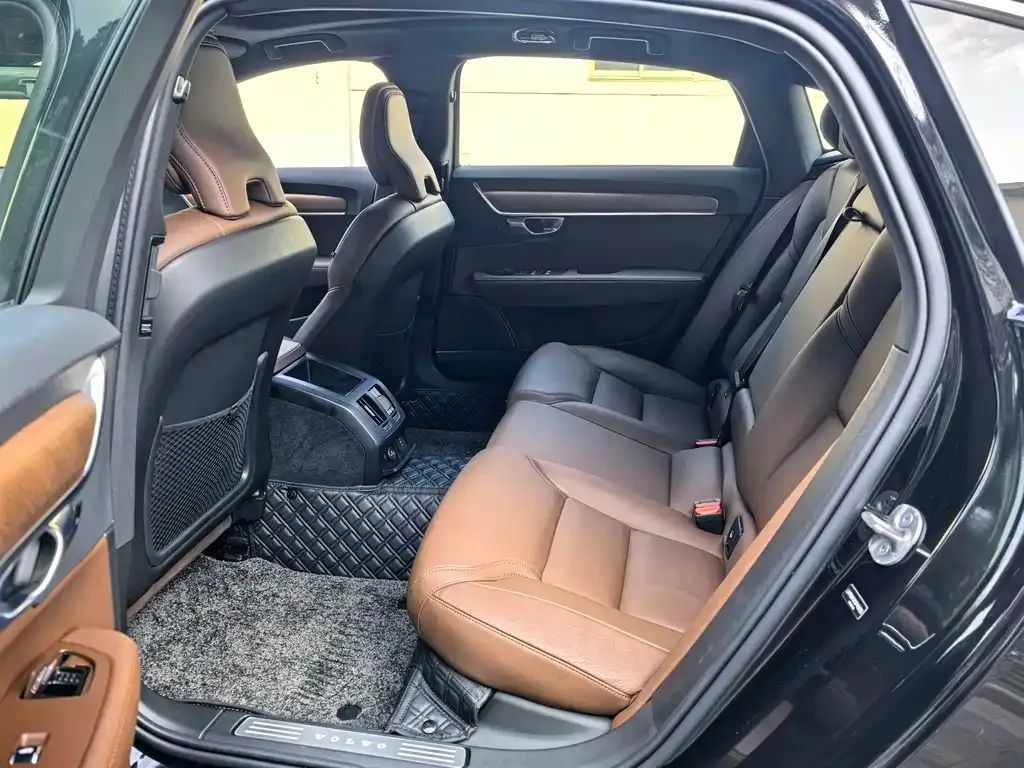 Volvo S90 2025 из CN, фото 3