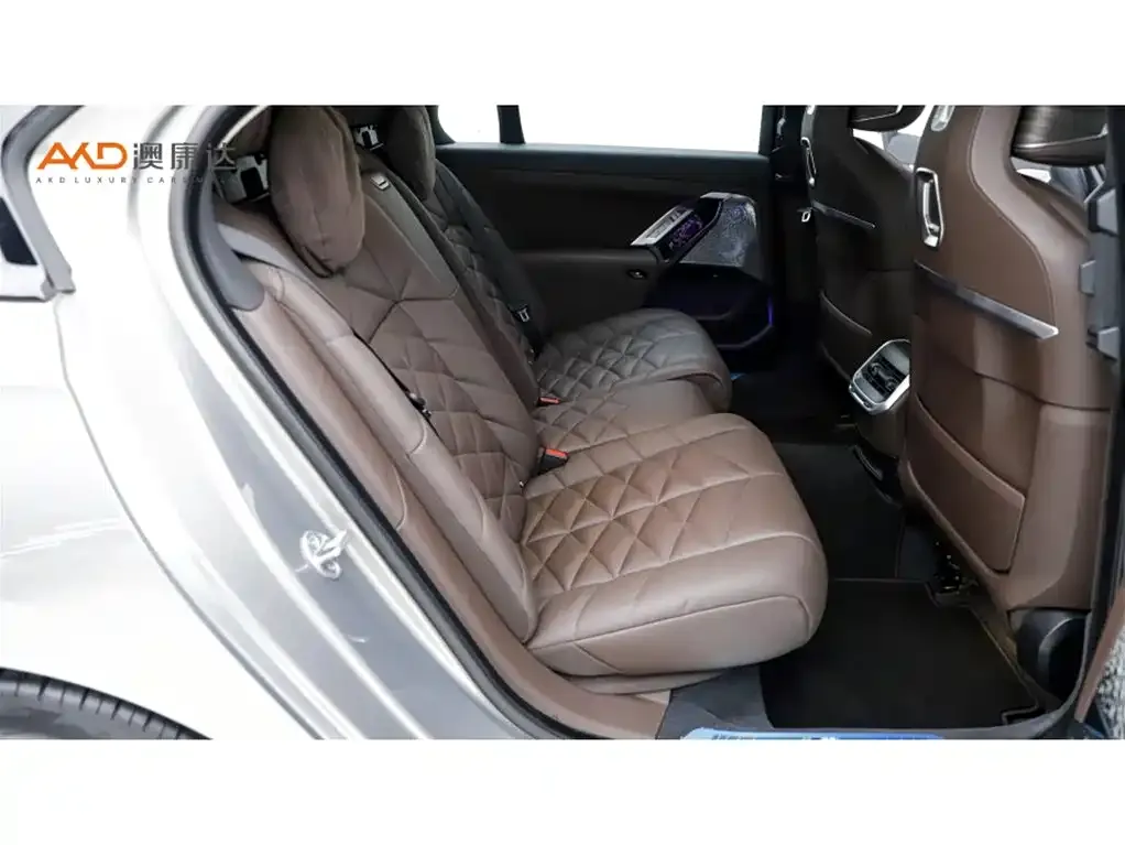 BMW 7 Series 2023 из CN, фото 10
