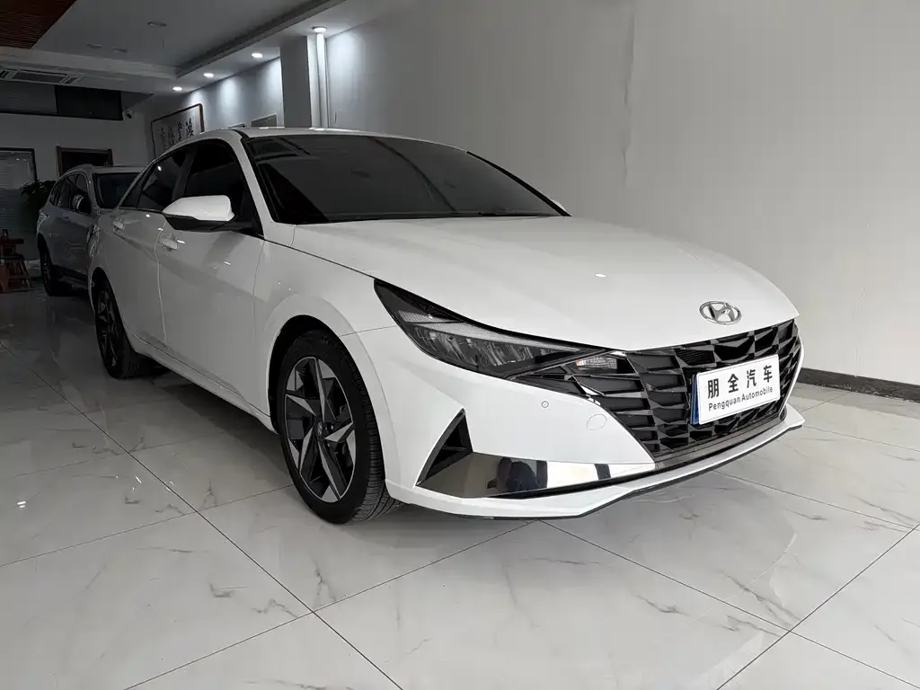 Hyundai Elantra — фото 3
