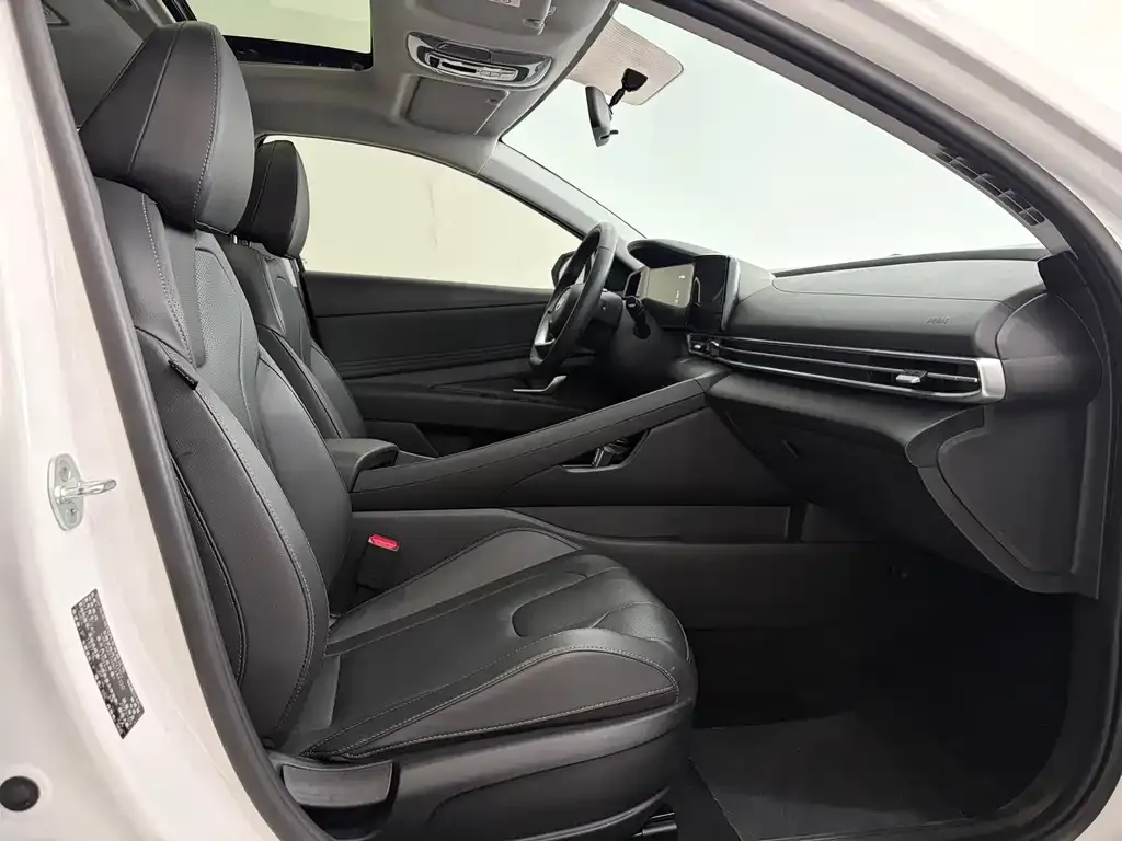 Hyundai Elantra — фото 4