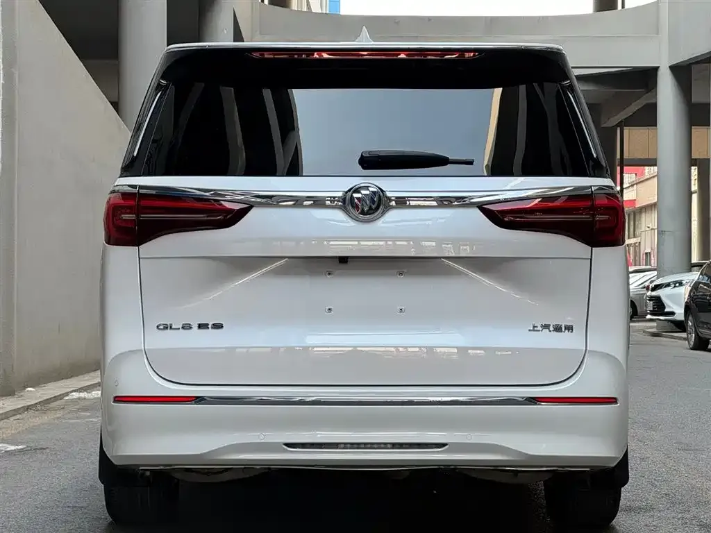 Buick GL8 2023 из CN, фото 2
