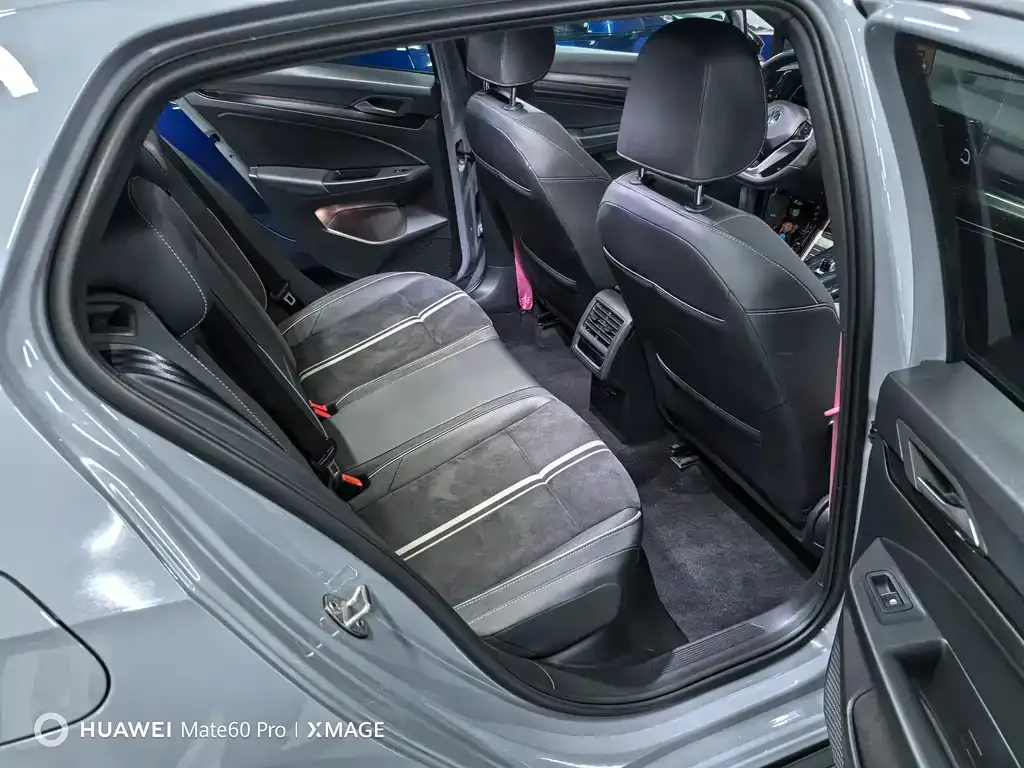 Volkswagen Golf 2022 из CN, фото 3