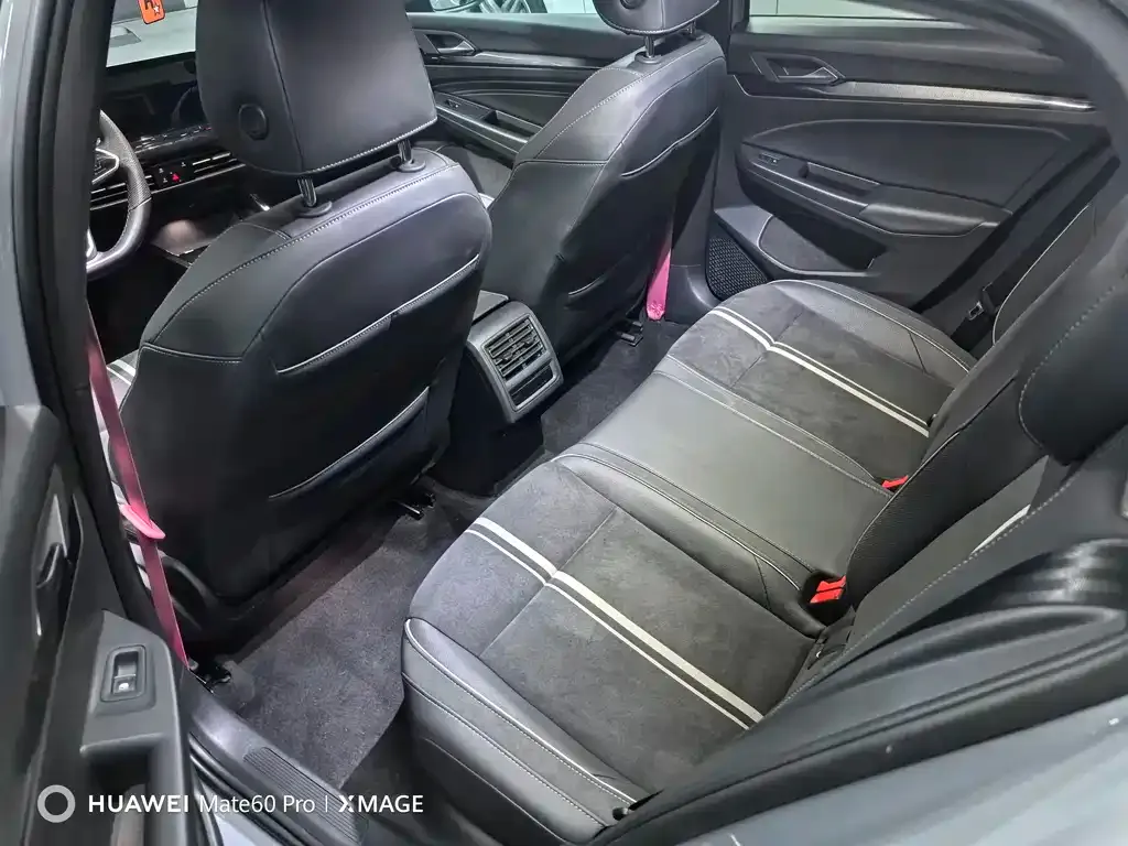 Volkswagen Golf 2022 из CN, фото 10