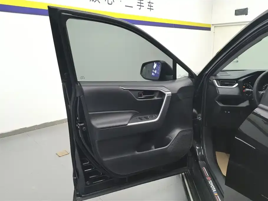 Toyota Wildlander 2023 из CN, фото 3