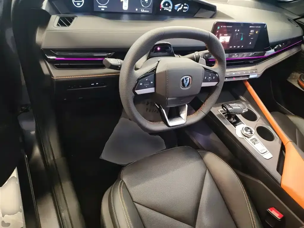 Changan UNI-V 2023 из CN, фото 2
