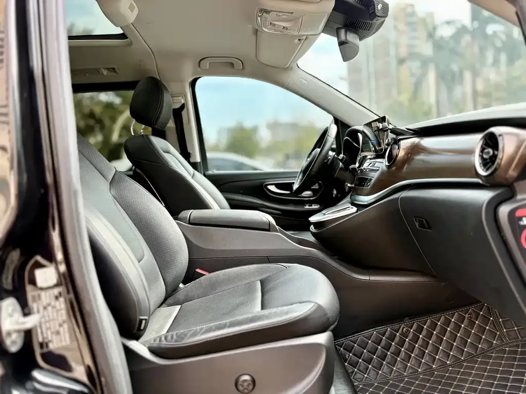 Mercedes-Benz V-Class 2021 из CN, фото 2