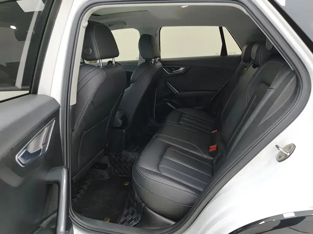 Audi Q2L 2023 из CN, фото 2