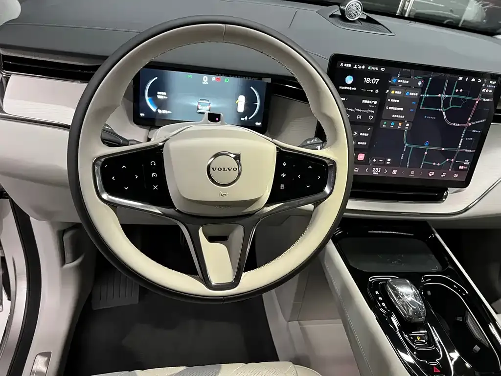 Volvo EM90 2024 из CN, фото 6