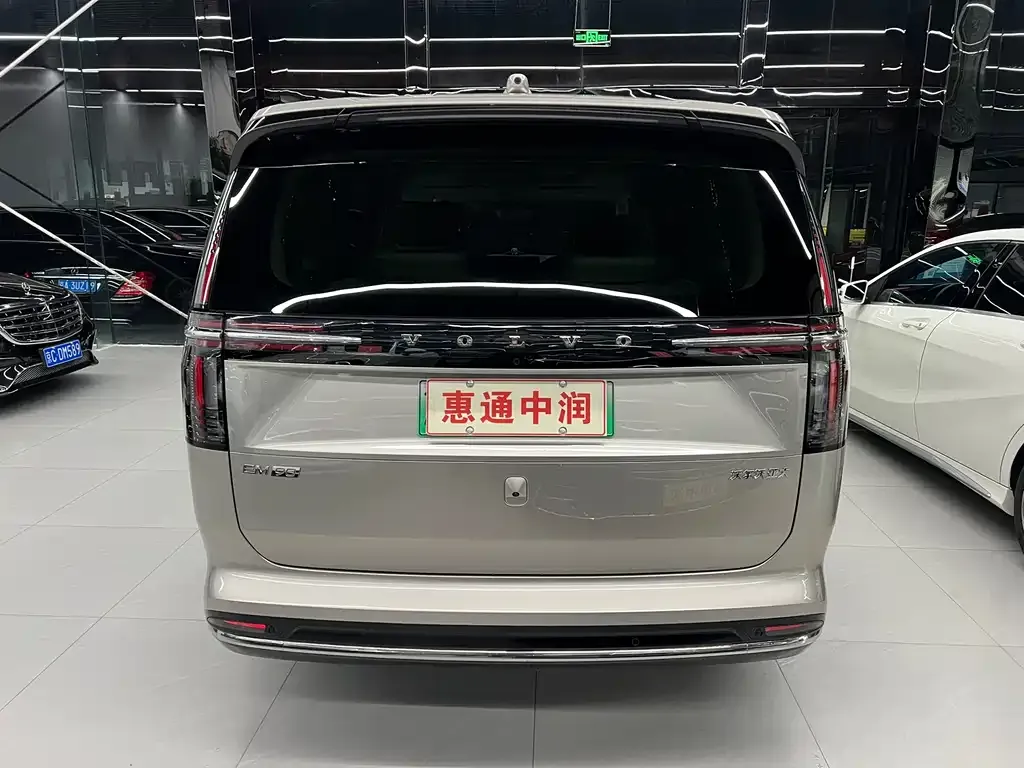Volvo EM90 2024 из CN, фото 3