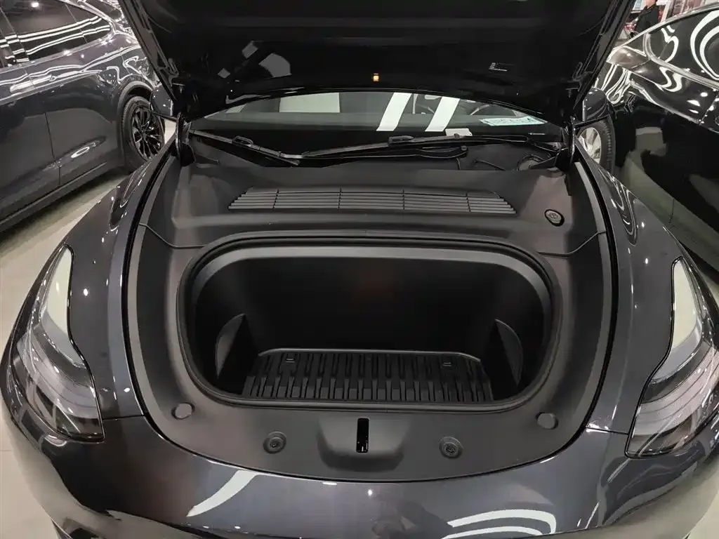 Tesla Model Y 2024 из CN, фото 8