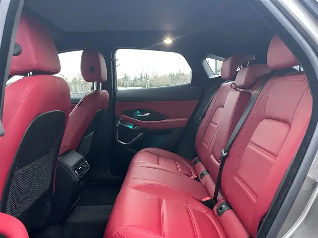 Jaguar E-PACE — фото 10