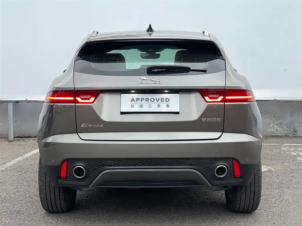 Jaguar E-PACE — фото 7