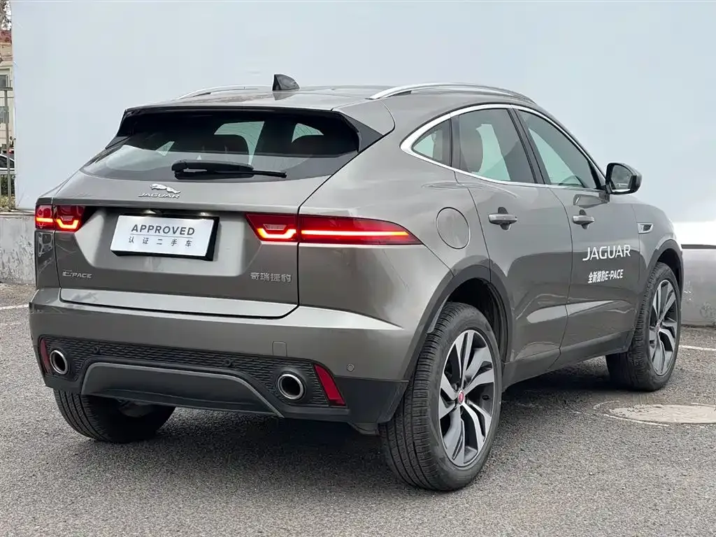 Jaguar E-PACE — фото 8