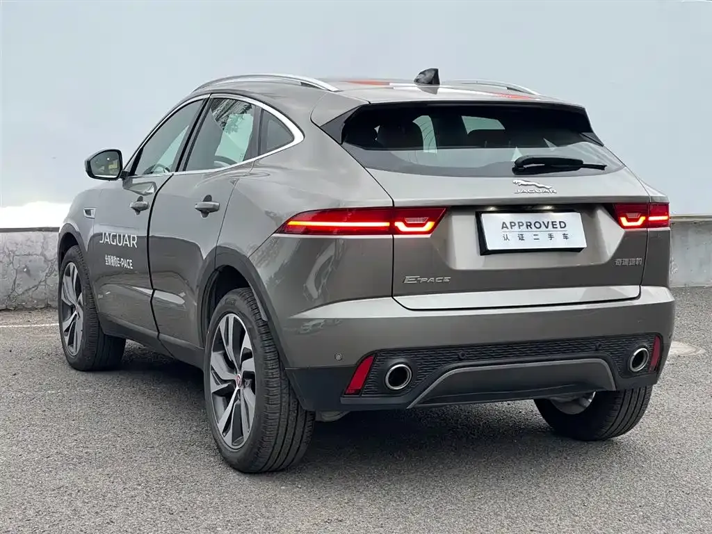 Jaguar E-PACE — фото 9