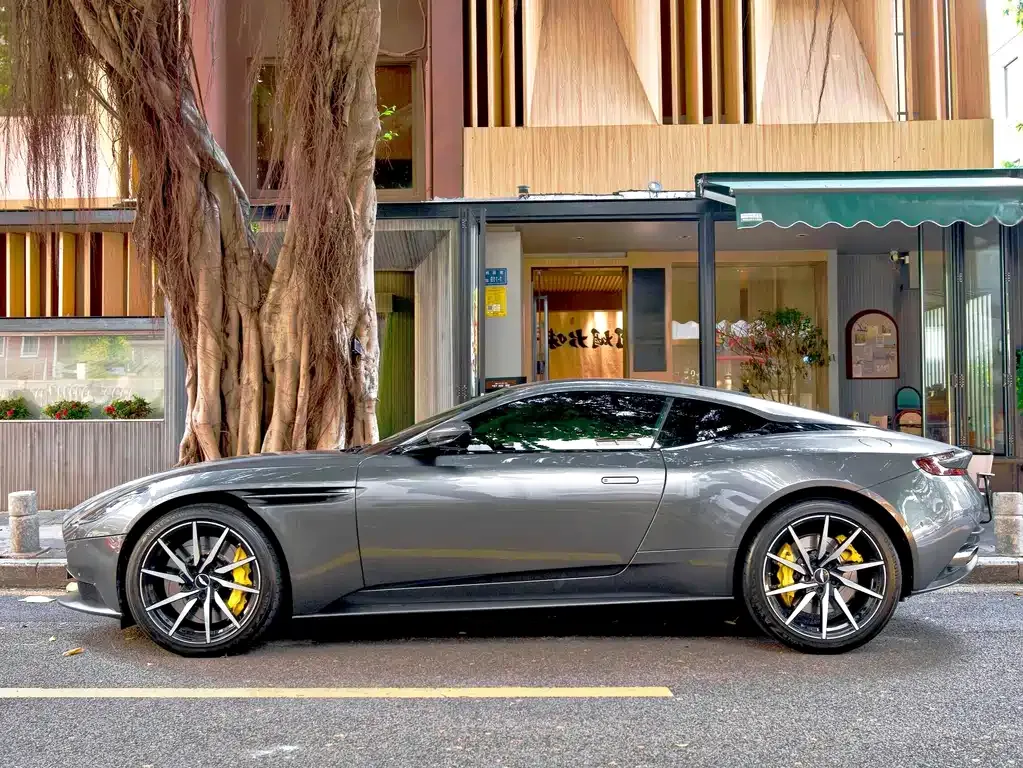 Aston Martin DB11 2021 из CN, фото 2