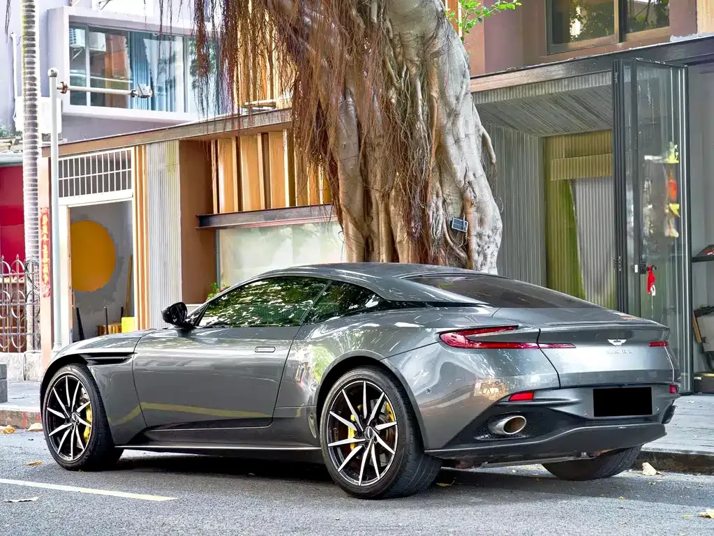 Aston Martin DB11 2021 из CN, фото 3
