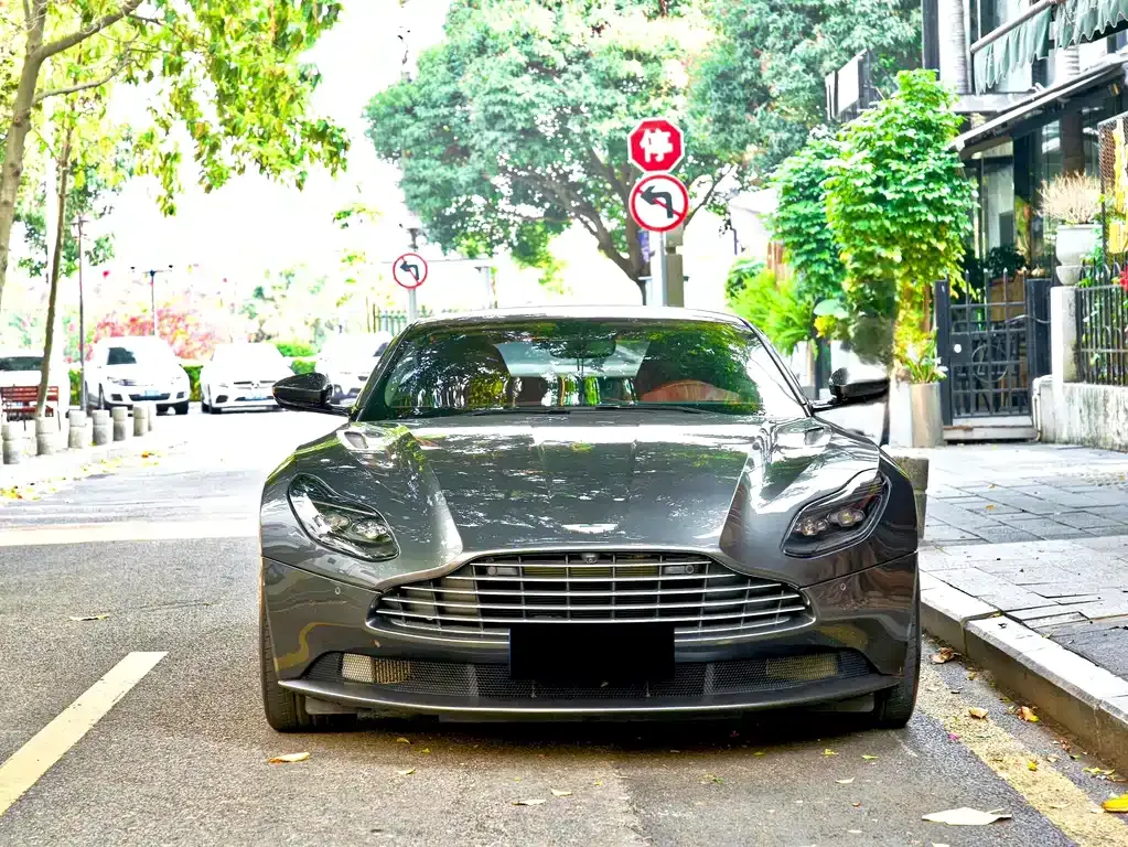 Aston Martin DB11 2021 из CN, фото 4