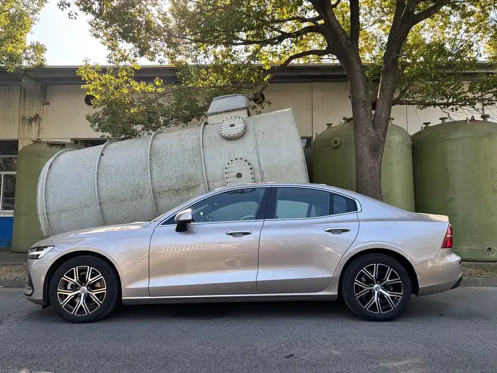 Volvo S60 — фото 3