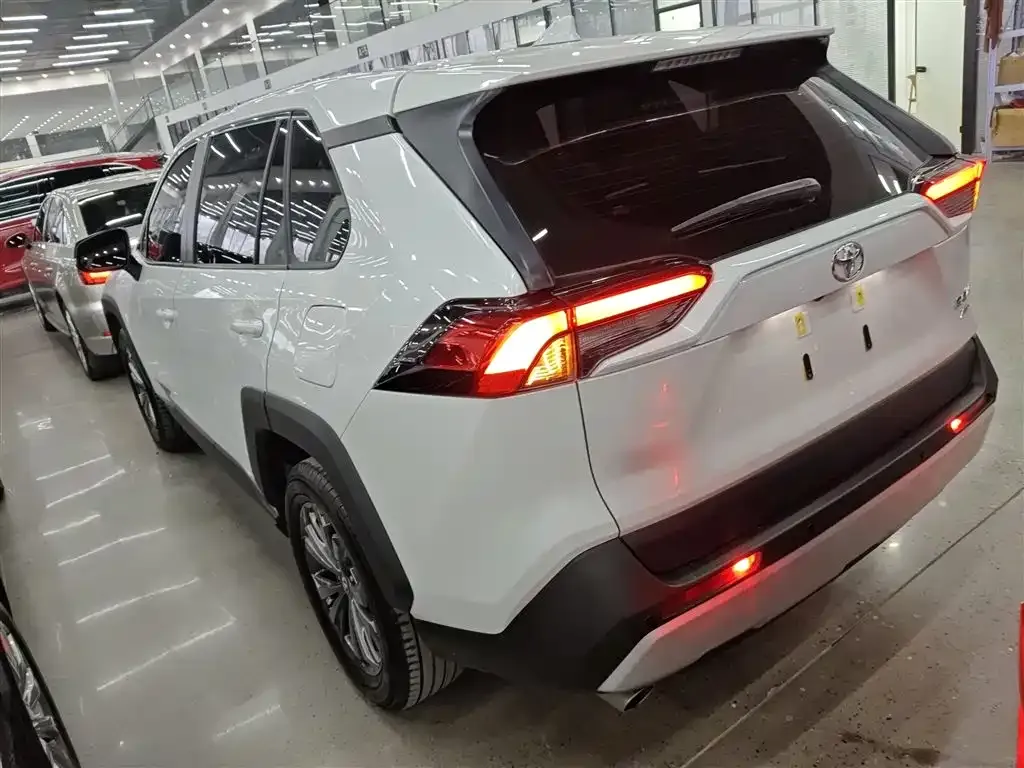 Toyota RAV4 2023 из CN, фото 10