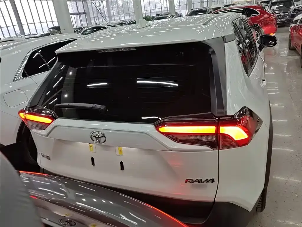 Toyota RAV4 2023 из CN, фото 7