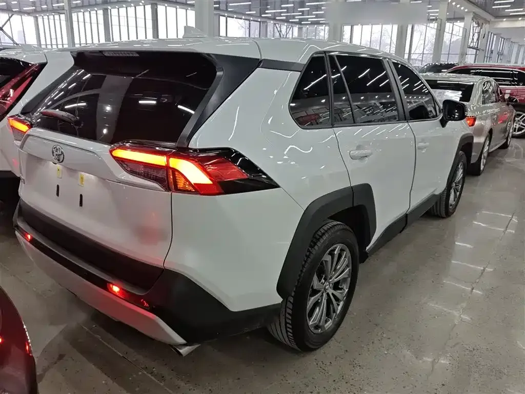 Toyota RAV4 2023 из CN, фото 6