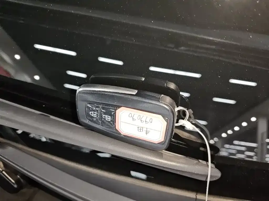 Toyota RAV4 2023 из CN, фото 3