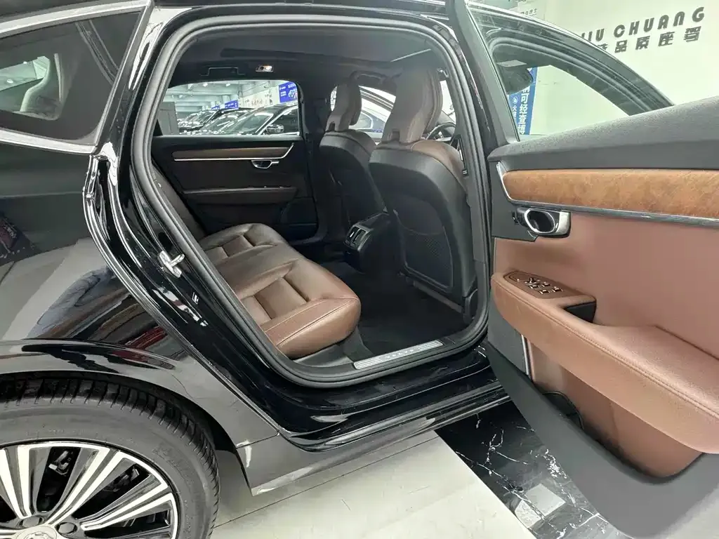 Volvo S90 2021 из CN, фото 3