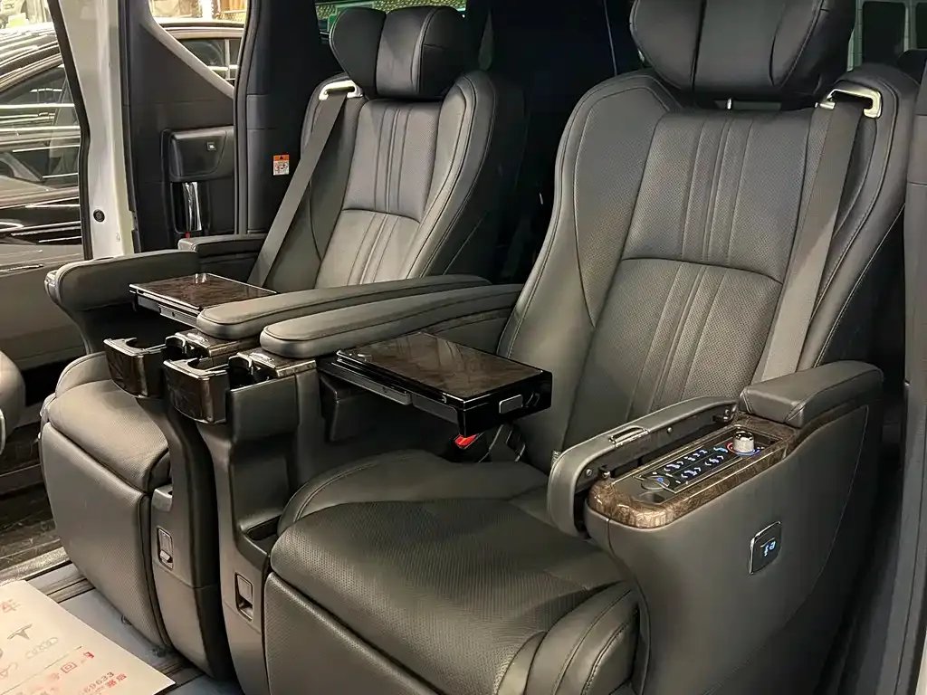 Toyota Vellfire 2024 из CN, фото 4