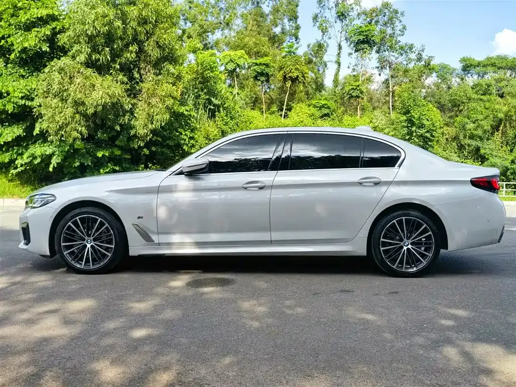BMW 5 Series — фото 10