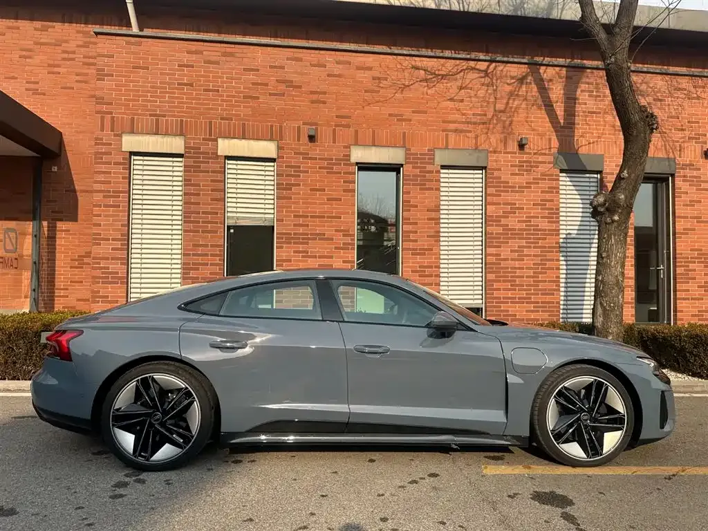 Audi e-tron GT 2024 из CN, фото 4