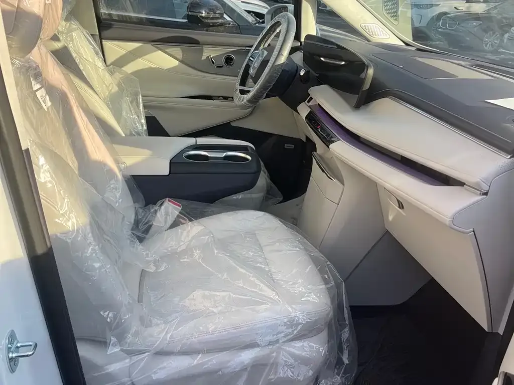 Buick GL8 2025 из CN, фото 4
