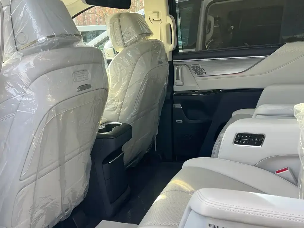 Buick GL8 2025 из CN, фото 2