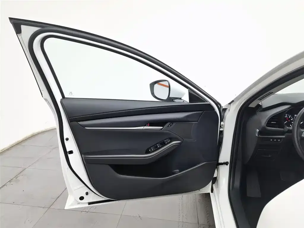 Mazda 3 Axela 2023 из CN, фото 8
