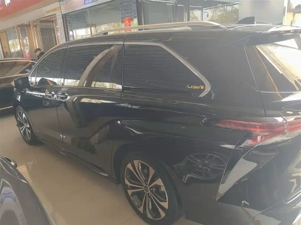Toyota Granvia 2023 из CN, фото 7