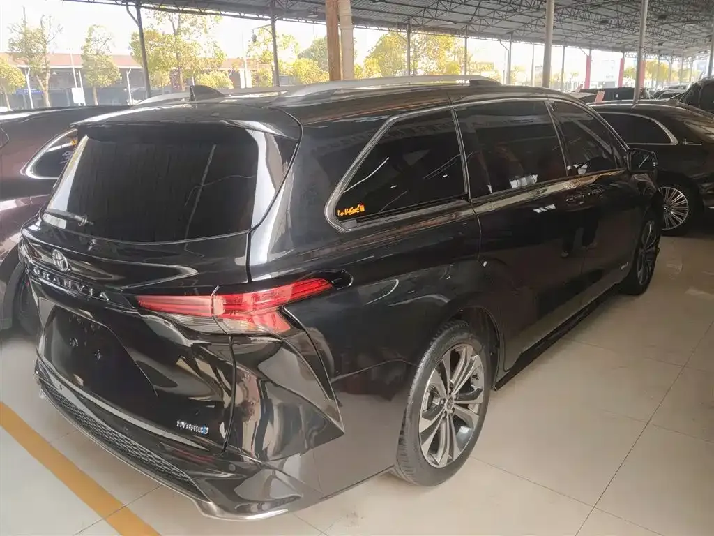 Toyota Granvia 2023 из CN, фото 10