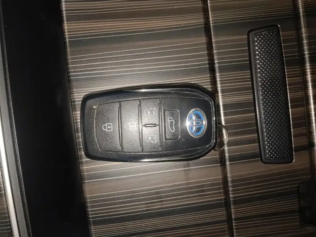 Toyota Granvia 2023 из CN, фото 8