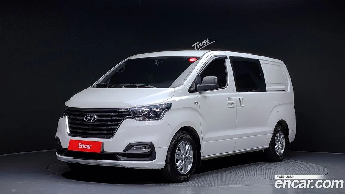 Hyundai Starex — фото 1