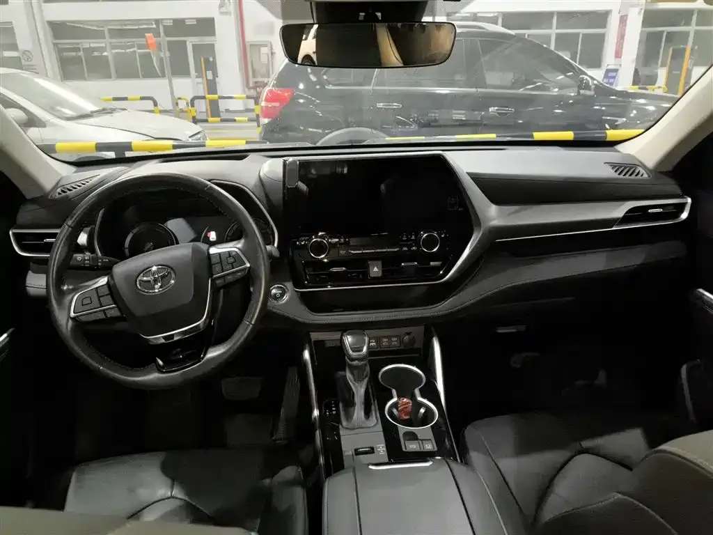 Toyota Highlander — фото 10