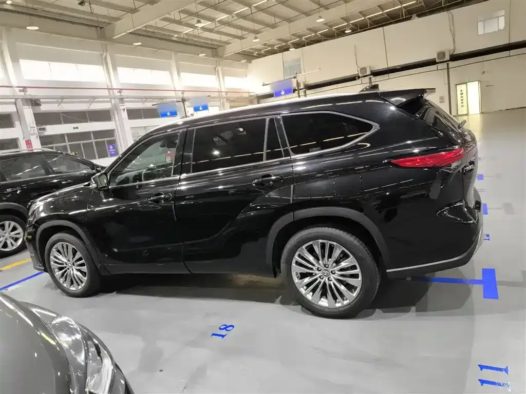 Toyota Highlander — фото 6