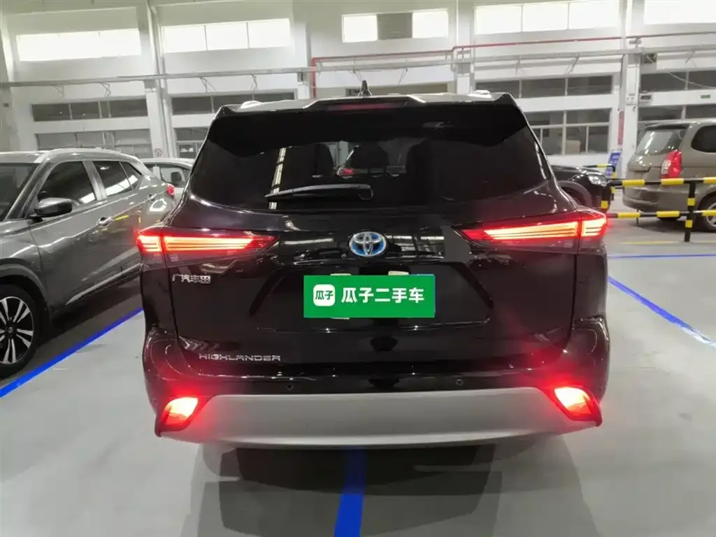 Toyota Highlander — фото 8
