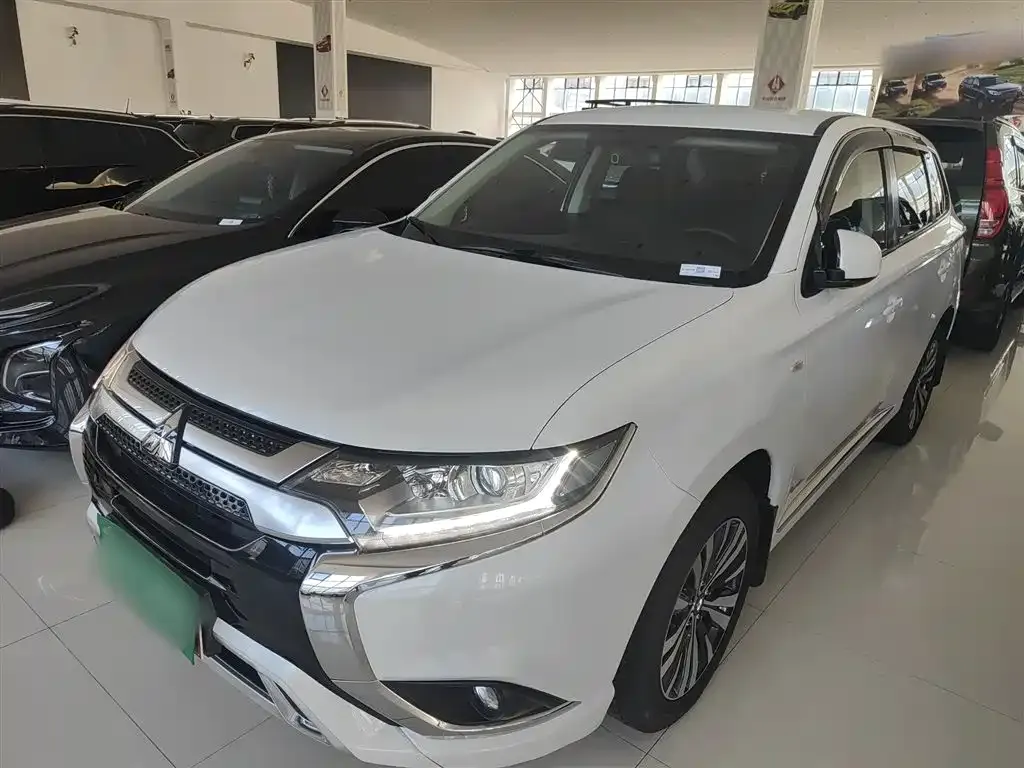 Mitsubishi Outlander 2021 из CN, фото 1