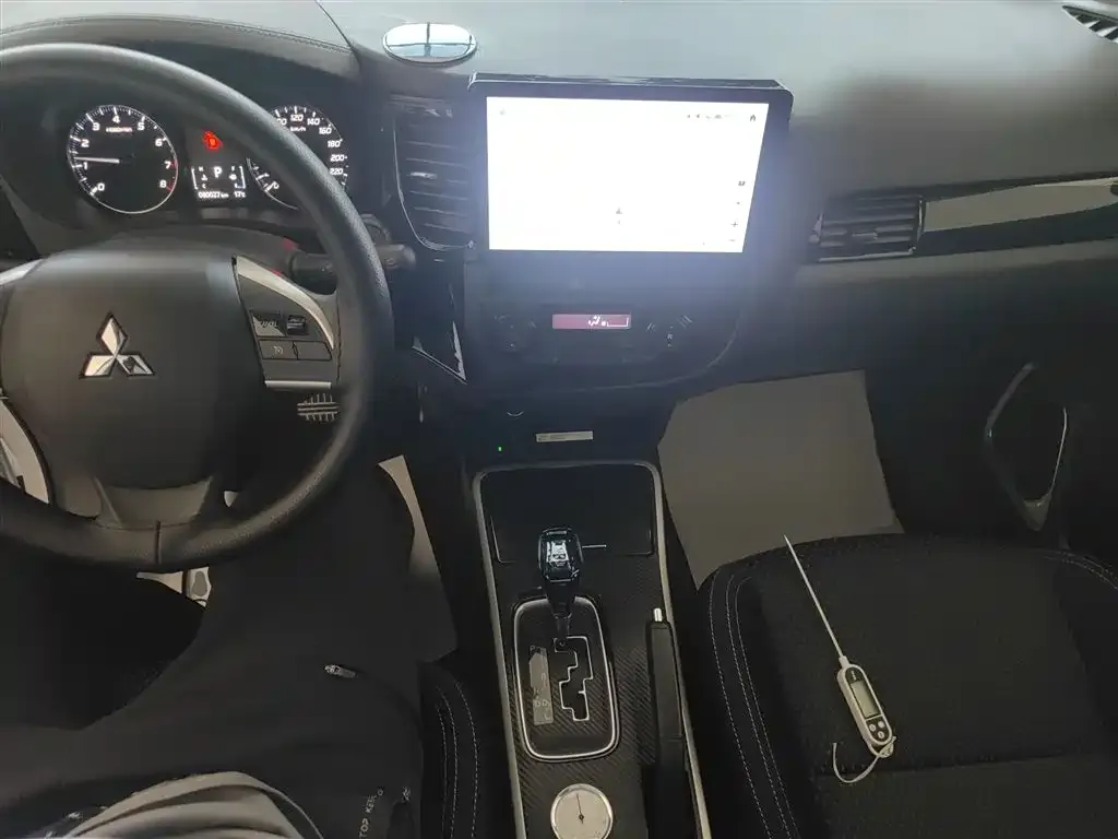 Mitsubishi Outlander 2021 из CN, фото 10
